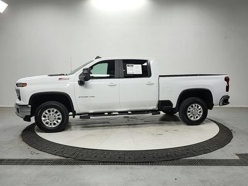 Used 2025 Chevrolet Silverado 2500 LT AWD/4WD image 4