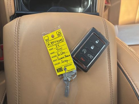 Used 2024 Jeep Grand Cherokee Summit image 27