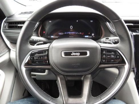 Used 2022 Jeep Grand Cherokee Overland image 23
