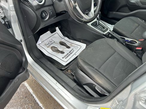 Used 2016 Ford Fiesta SE image 10