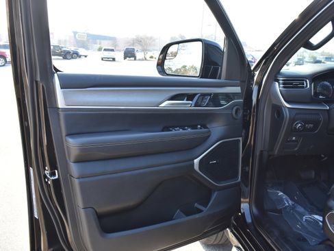 Used 2025 Jeep Wagoneer Series II w/ Premium Group I image 26