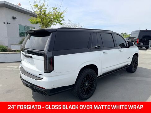 Used 2025 Cadillac Escalade ESV V image 6