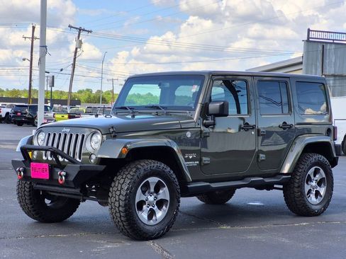 Used 2016 Jeep Wrangler Unlimited Sahara w/ Connectivity Group image 3