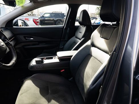 Used 2024 Nissan Ariya AWD image 18