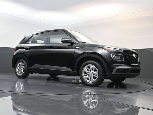 Certified 2026 Hyundai Venue SE FWD image 21