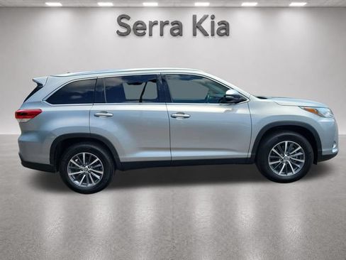 Used 2019 Toyota Highlander XLE FWD image 6