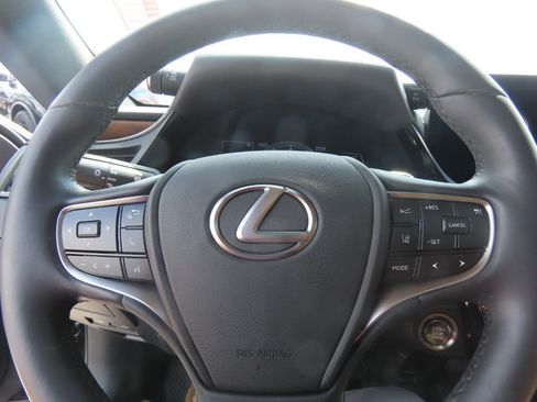 Used 2022 Lexus ES 350 w/ Premium Package FWD image 5