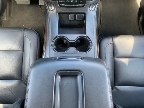 Used 2019 Chevrolet Tahoe LT RWD image 18