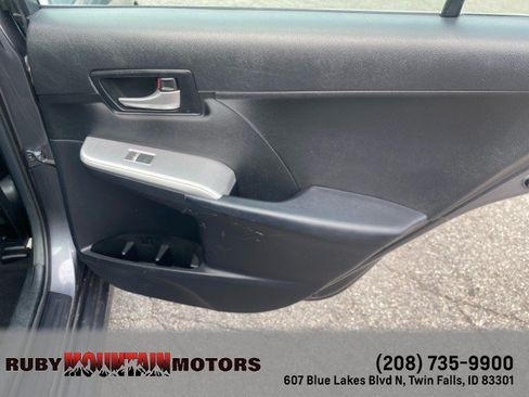 Used 2013 Toyota Camry SE w/ Preferred Accessory Pkg FWD image 27