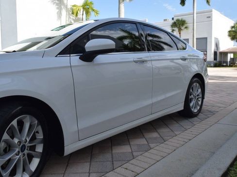 Used 2020 Ford Fusion SE FWD image 18