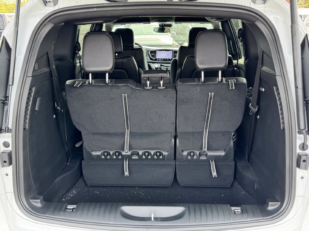 New 2026 Chrysler Pacifica Select FWD image 13