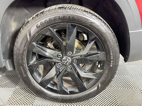 Used 2022 Volkswagen Taos SE image 36