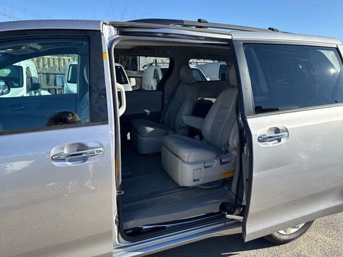 Used 2012 Toyota Sienna Limited image 45