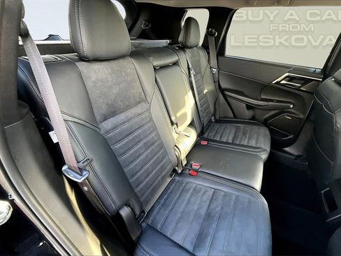 New 2025 Mitsubishi Outlander SE image 9