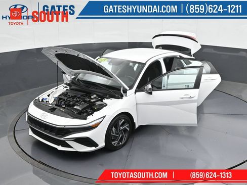 Used 2025 Hyundai Elantra Sport FWD image 56
