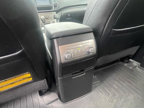 Used 2013 Toyota Highlander SE image 11