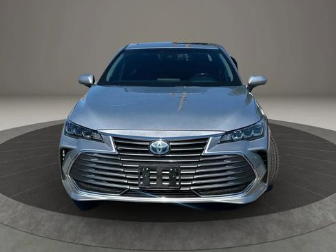 Used 2019 Toyota Avalon XLE image 2