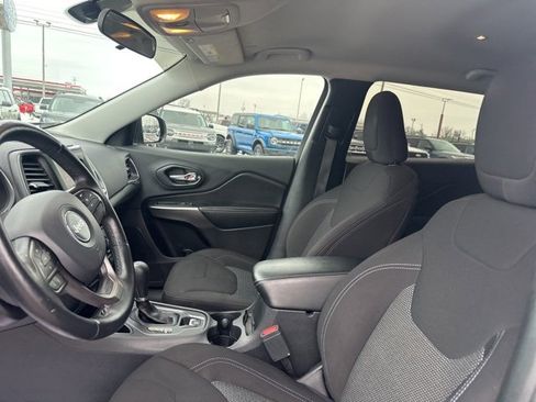 Used 2020 Jeep Cherokee Latitude w/ Cold Weather Group image 31