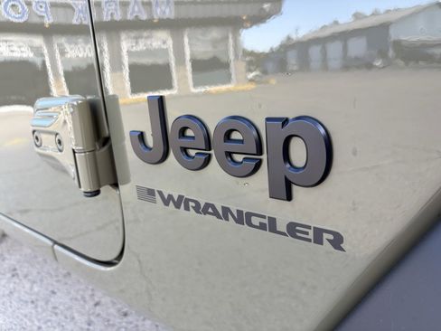 Used 2025 Jeep Wrangler Sport image 10