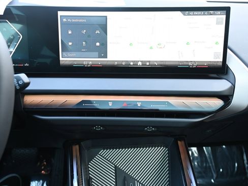 Used 2025 BMW X3 xDrive30i w/ Convenience Package image 16