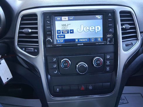 Used 2012 Jeep Grand Cherokee Laredo AWD/4WD image 16