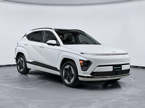 Used 2024 Hyundai Kona Limited FWD image 4