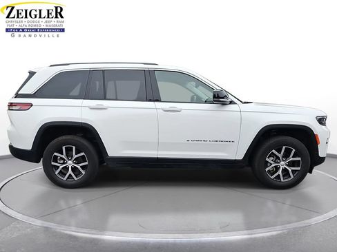 Used 2023 Jeep Grand Cherokee Limited AWD/4WD image 4