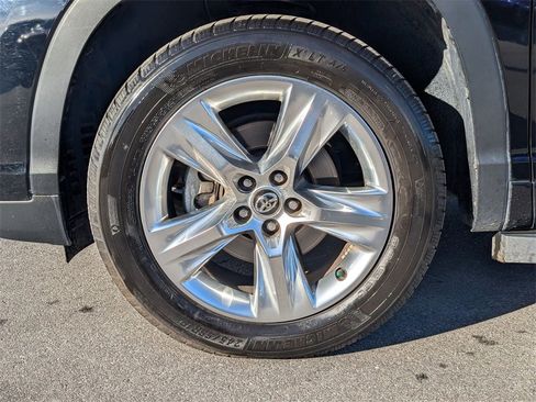 Used 2018 Toyota Highlander Limited Platinum image 22