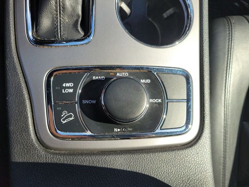 Used 2021 Jeep Grand Cherokee Limited image 16