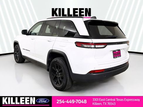Used 2024 Jeep Grand Cherokee Altitude RWD image 6