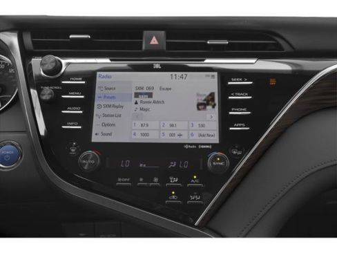 Used 2018 Toyota Camry XLE FWD image 13