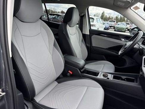 Certified 2025 Volkswagen Tiguan SE AWD/4WD image 27