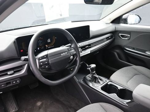 Used 2025 Kia K4 LXS image 18