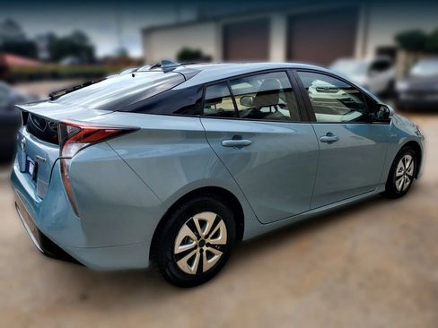Used 2017 Toyota Prius Three w/ Carpet Mat Package FWD image 17