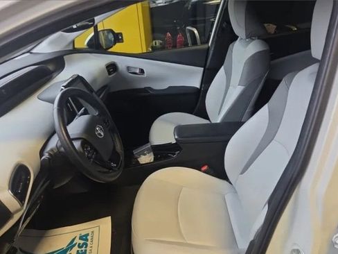 Used 2020 Toyota Prius Prime Limited image 3