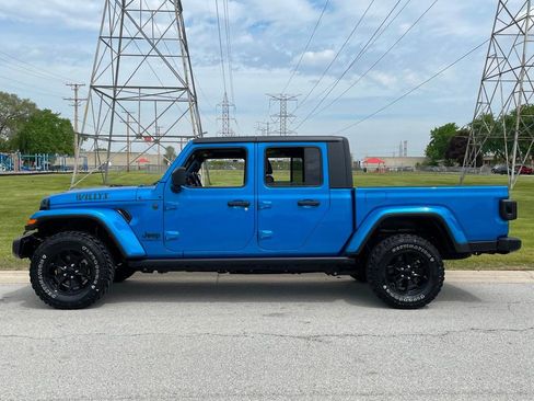 Used 2022 Jeep Gladiator Sport AWD/4WD image 6