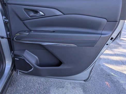 Certified 2024 Chevrolet Traverse RS image 36
