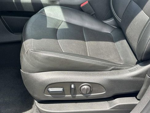 Used 2024 GMC Terrain SLT w/ Tech Package FWD image 18