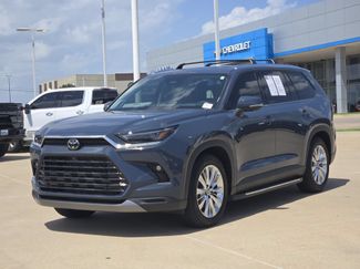 Used 2025 Toyota Grand Highlander AWD video 3