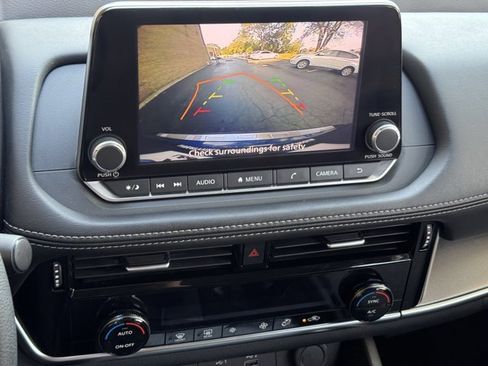 Used 2022 Nissan Rogue SV image 25