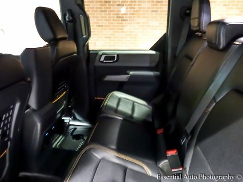 Used 2023 Ford Bronco Badlands image 16