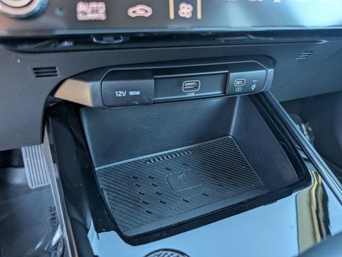 Certified 2023 Kia Niro EX image 26