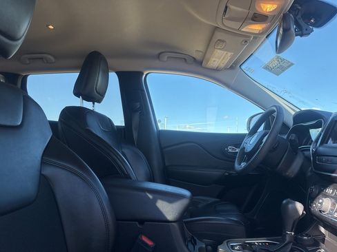 Used 2020 Jeep Cherokee Latitude Plus image 13