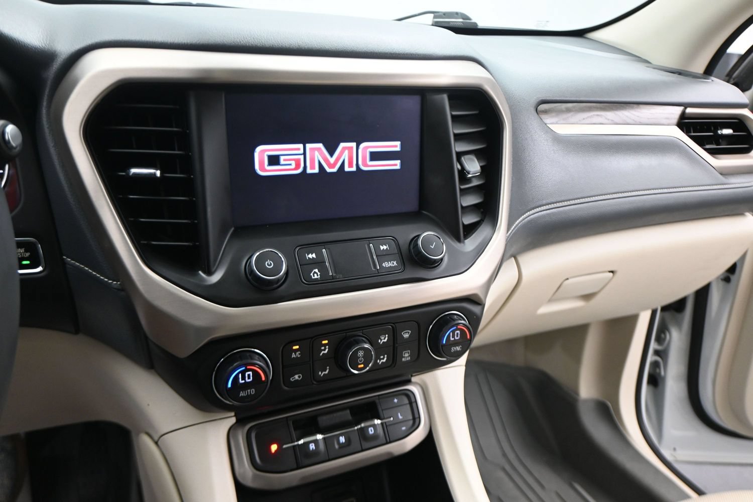 Used 2023 GMC Acadia Denali w/ Denali Ultimate Package FWD image 22