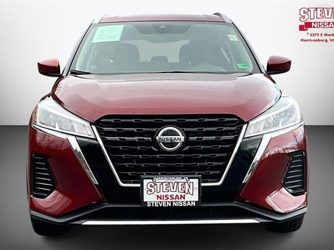 Used 2023 Nissan Kicks SV image 2