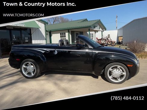 Used 2005 Chevrolet SSR w/ Preferred Equipment Group RWD image 1