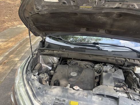 Used 2019 Toyota Highlander XLE FWD image 15