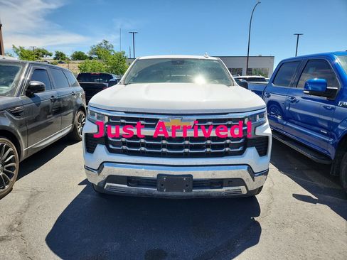 Used 2022 Chevrolet Silverado 1500 LTZ w/ Technology Package AWD/4WD image 2