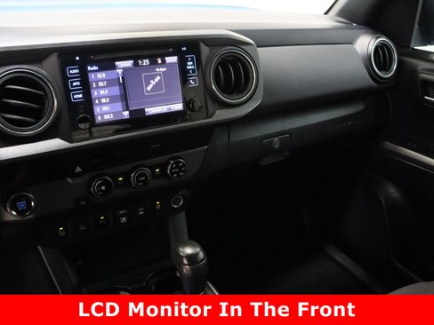 Used 2018 Toyota Tacoma TRD Sport w/ Technology Package image 15