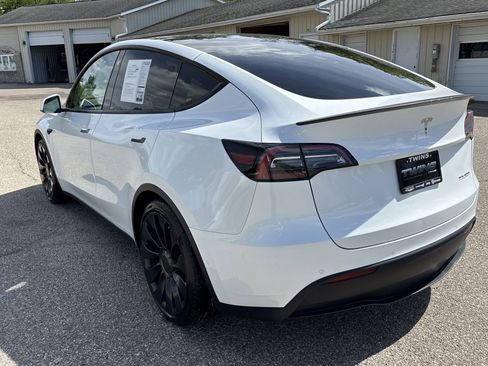 Used 2022 Tesla Model Y Performance AWD/4WD image 9